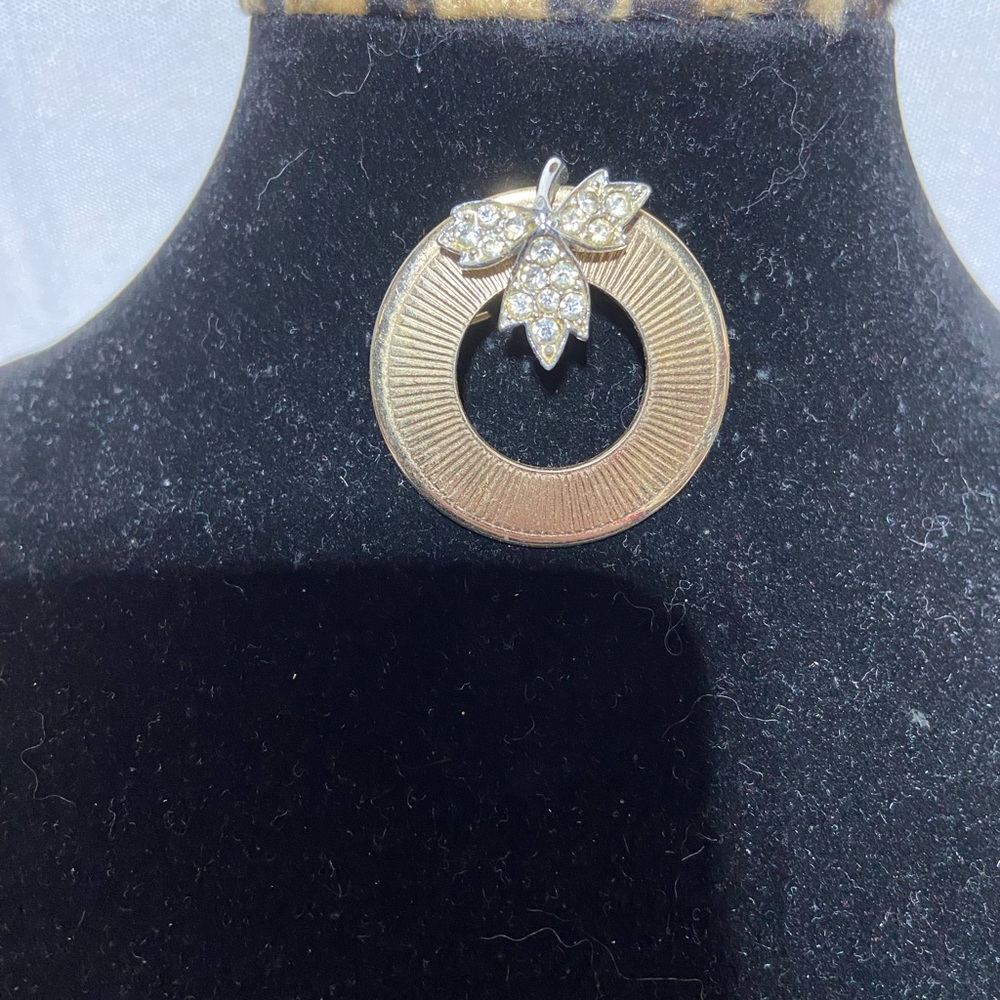 VTG Gold Tone Circular Brooch With Solver Tone and Rhinestone Lead. Stamped SC